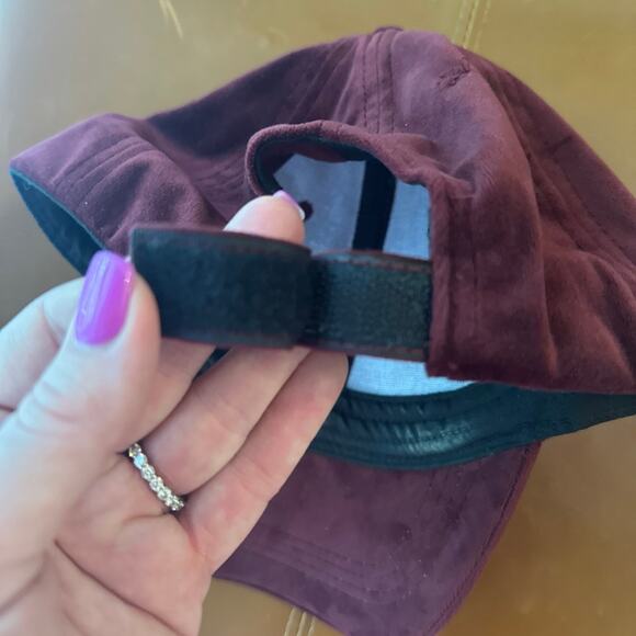 My Only OSFM burgundy, velvet women’s Hat - Picture 5 of 6